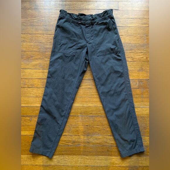 ATHLETA Green Lightweight Trekkie Paper Bag Pant size 4 - Picture 1 of 12